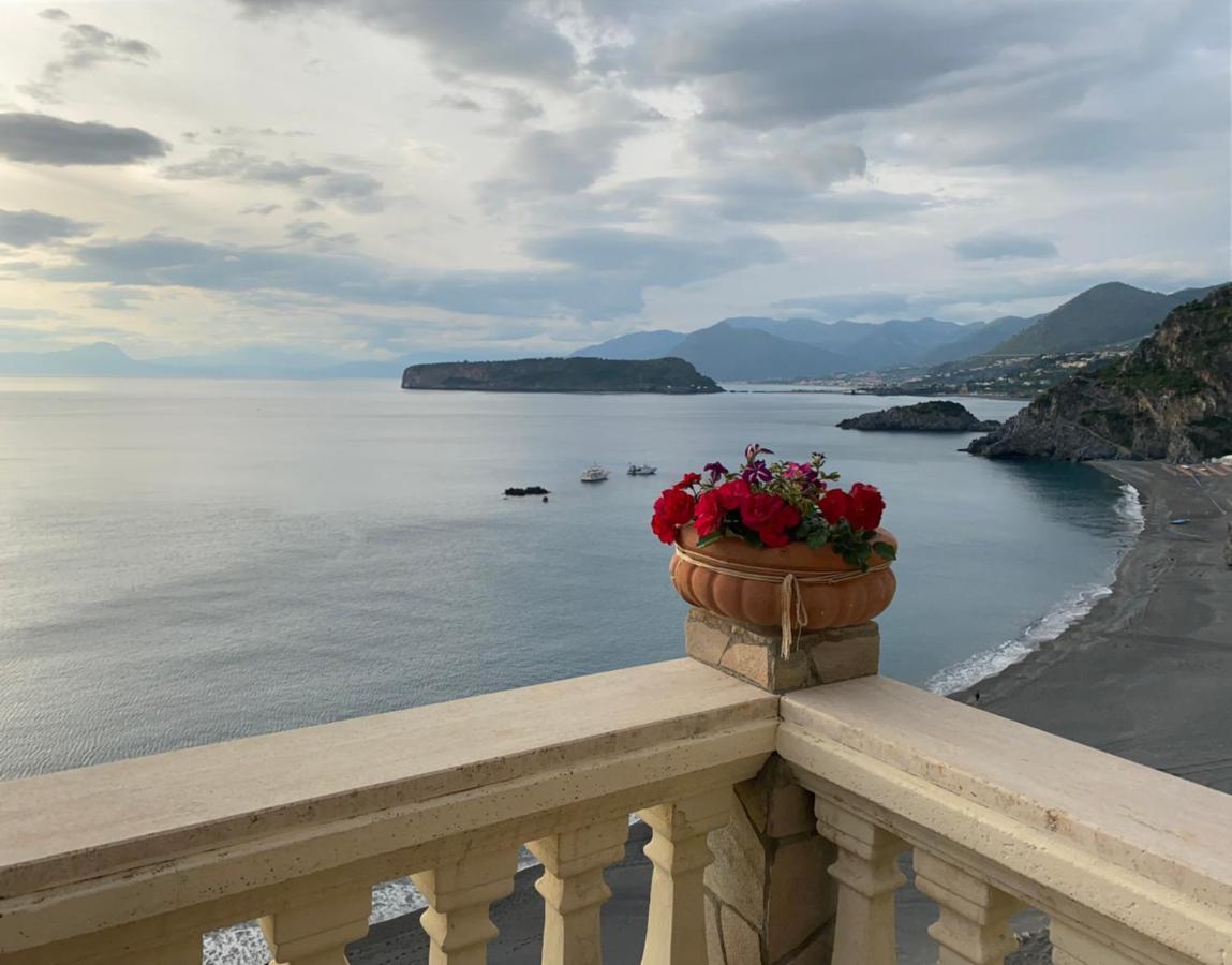 B&B Villa La Petra Сан-Никола-Арчелла Экстерьер фото